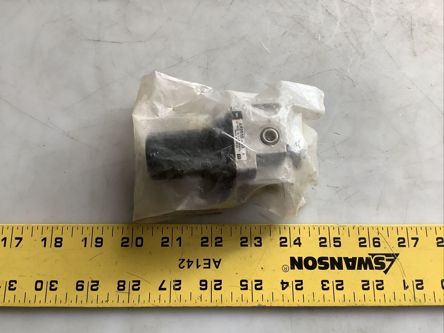 SMC AR2560-03 AIR REGULATOR DDD