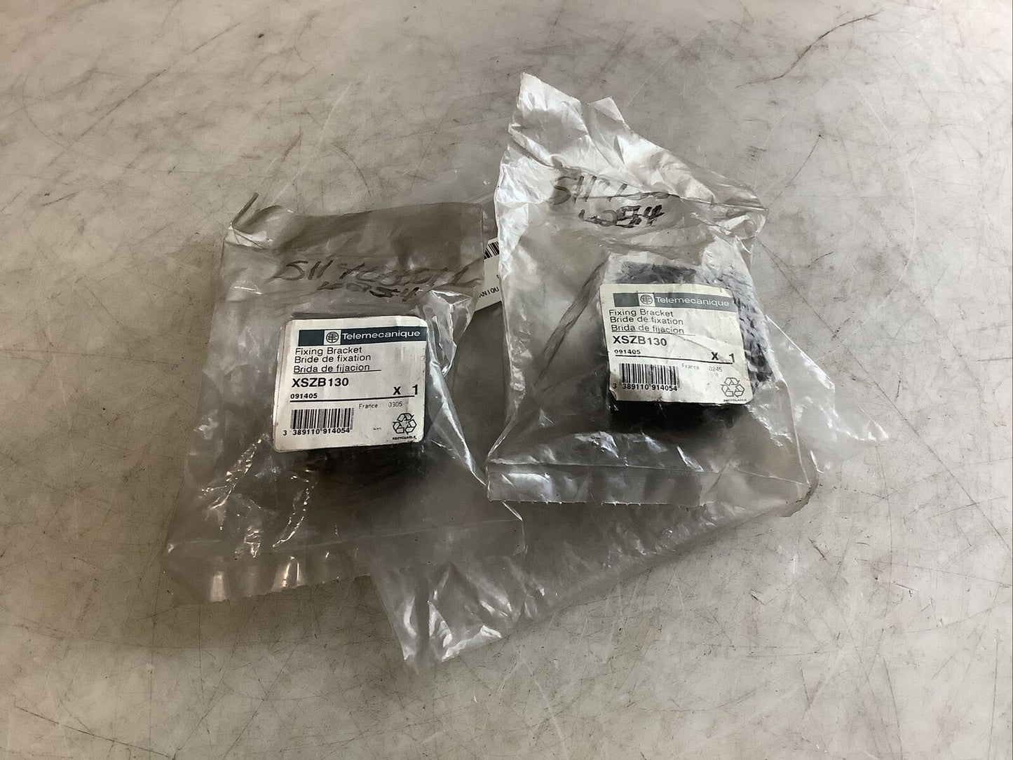 TELEMECANIQUE XSZB130 SENSOR BRACKET 999 - LOT OF 2