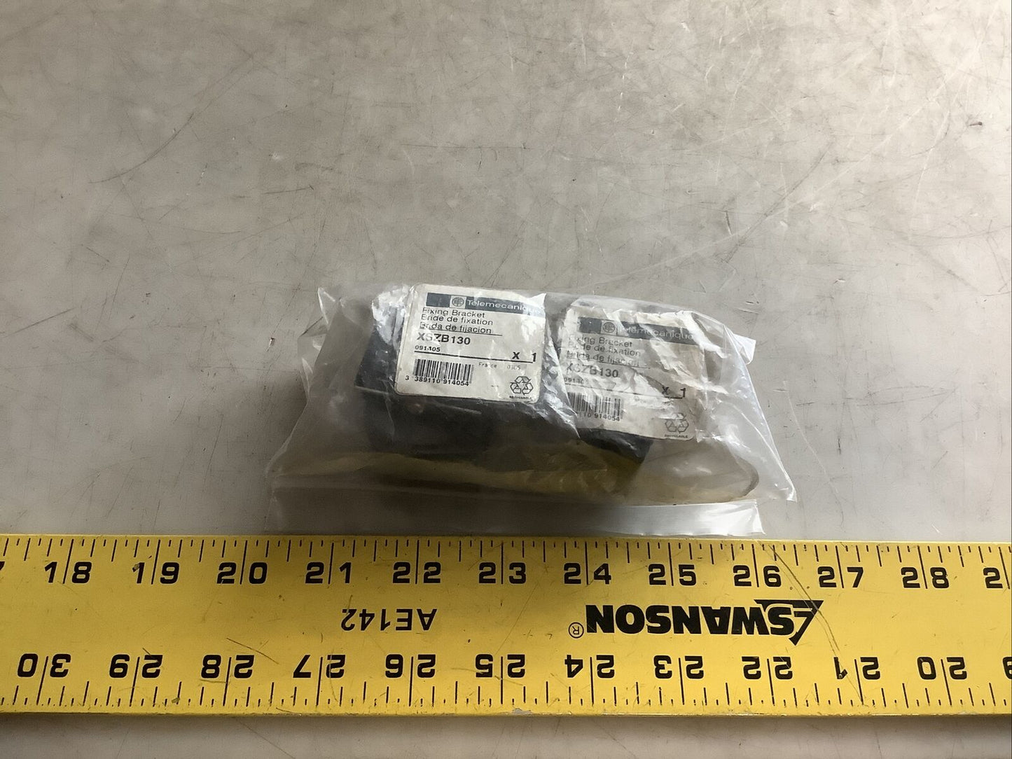 TELEMECANIQUE XSZB130 SENSOR BRACKET 999 - LOT OF 2