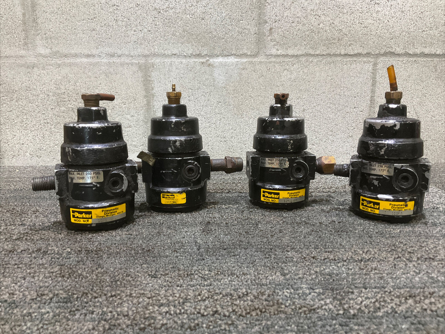 PARKER 11R115PA PILOT OPERATED PRESSURE REGULATOR 444 LOT OF 4