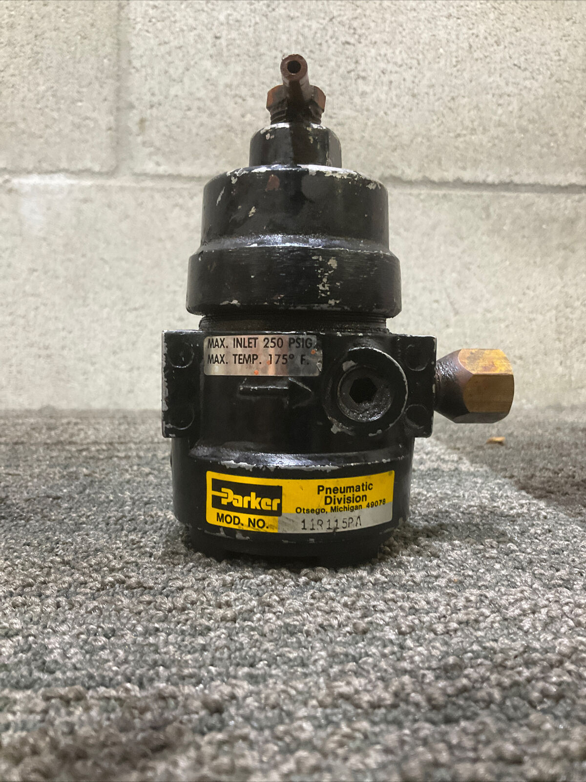 PARKER 11R115PA PILOT OPERATED PRESSURE REGULATOR 444 LOT OF 4