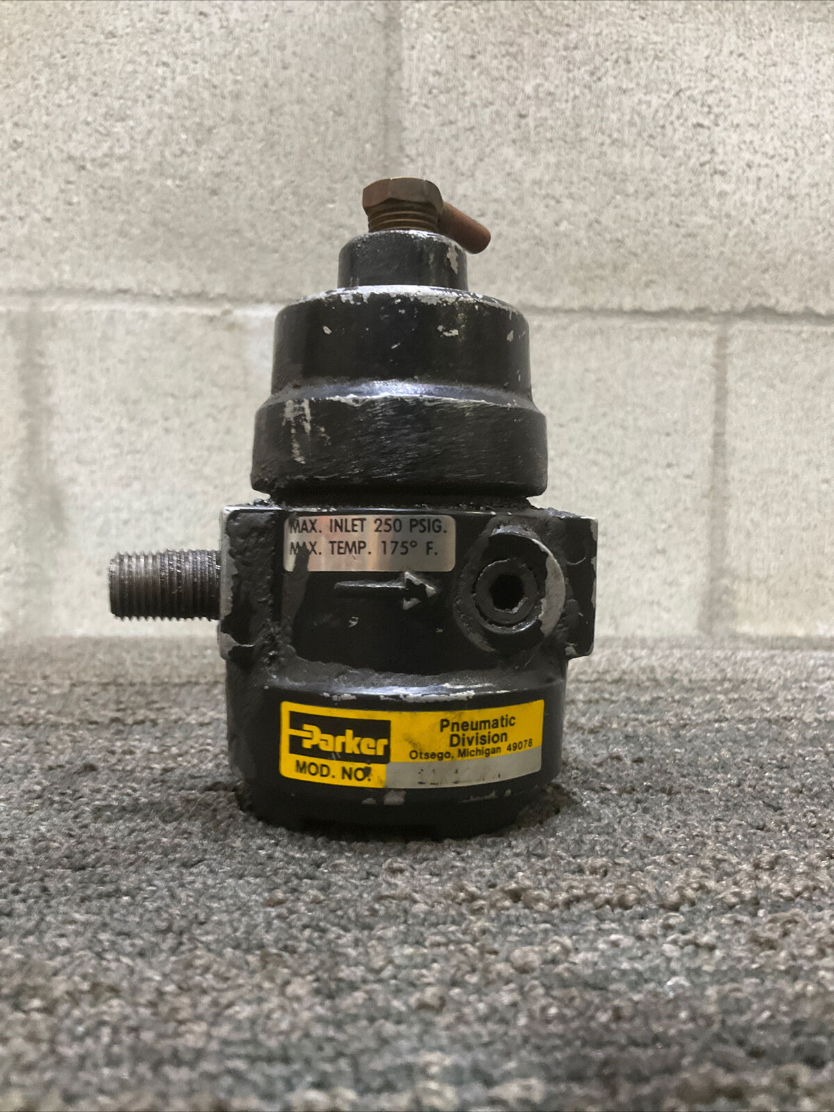 PARKER 11R115PA PILOT OPERATED PRESSURE REGULATOR 444 LOT OF 4