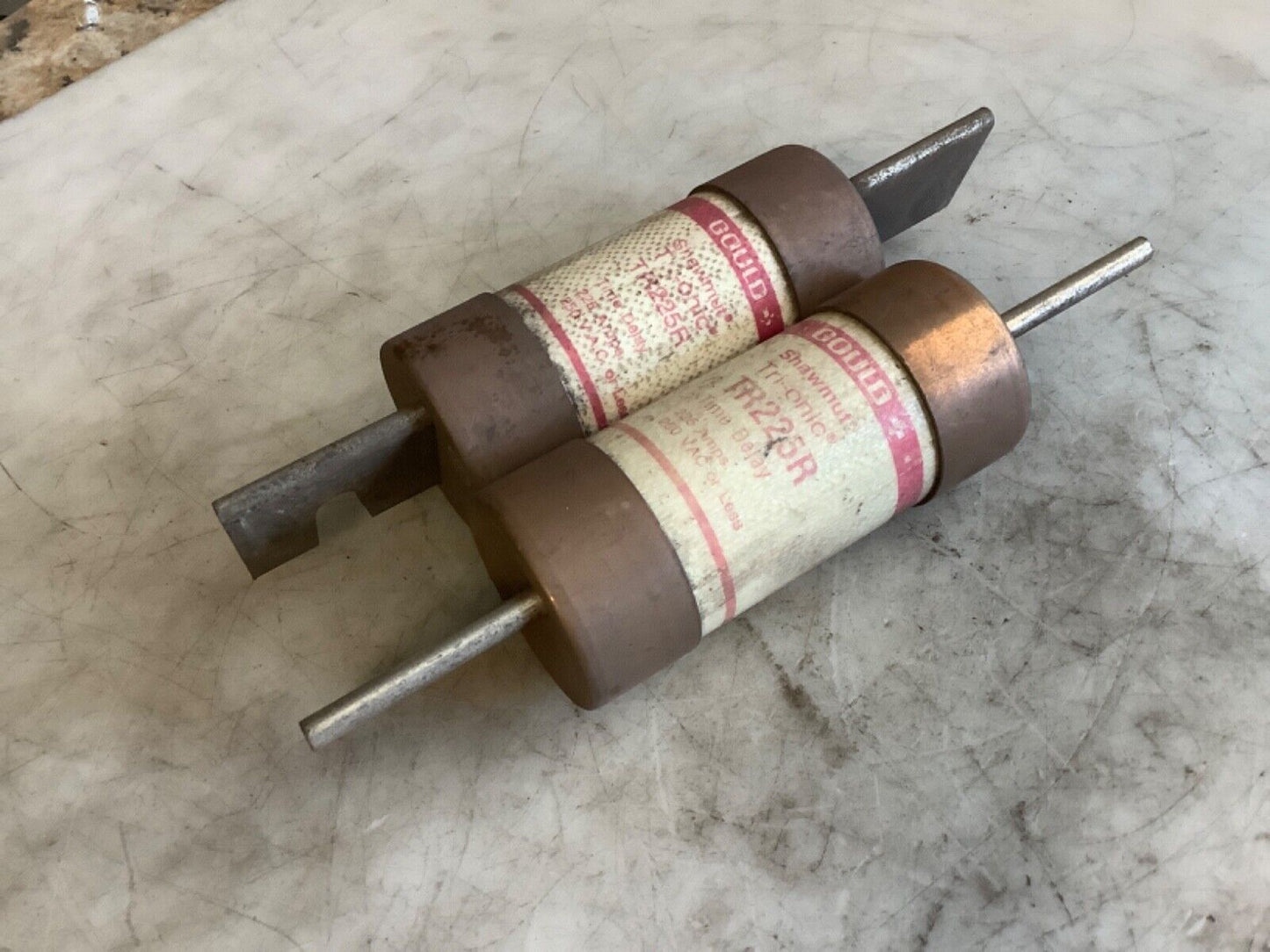 GOULD SHAWMUT TR225R FUSE 250VAC 225A 444 - LOT OF 2