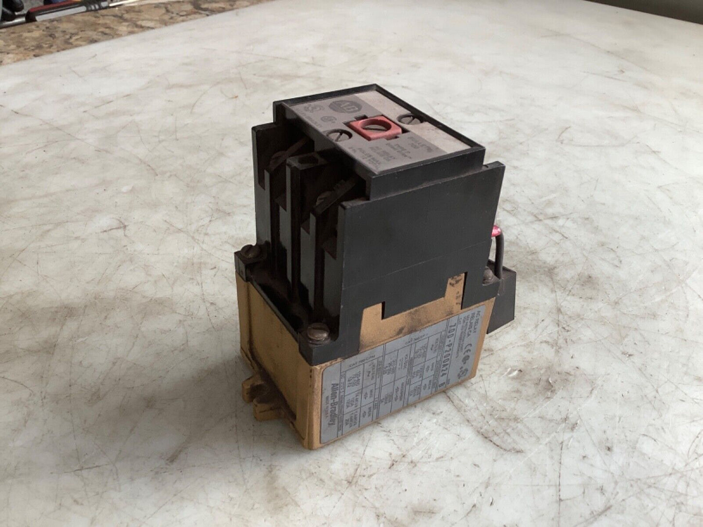 ALLEN BRADLEY 700-P200A24 SER B AC RELAY 444