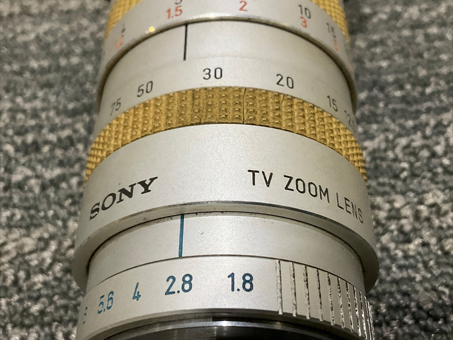 SONY 112189 TV ZOOM LENS 1:18 12.5-75MM WITH LEATHER CASE 222