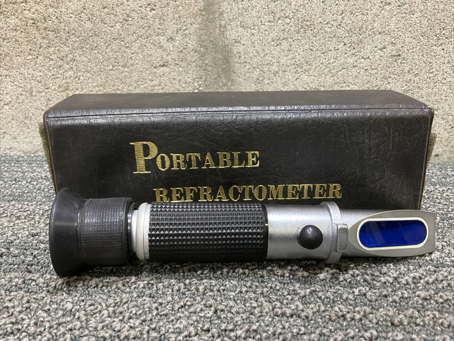 KERNCO 11K26 PORTABLE REFRACTOMETER WITH CASE VINTAGE 222