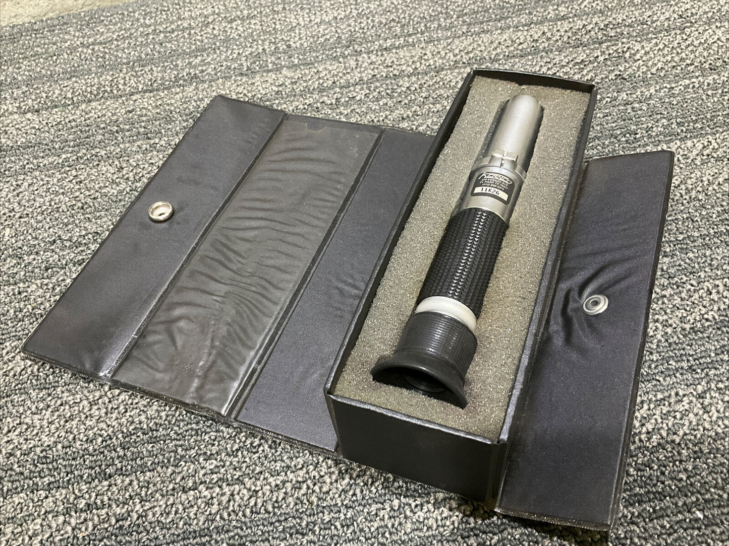 KERNCO 11K26 PORTABLE REFRACTOMETER WITH CASE VINTAGE 222