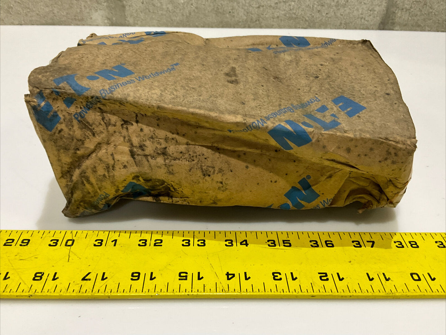 EATON CROUSE-HINDS EYD56 SA MAKE & FEMALE HUB WUTH DRAINS 1 1/2” 678