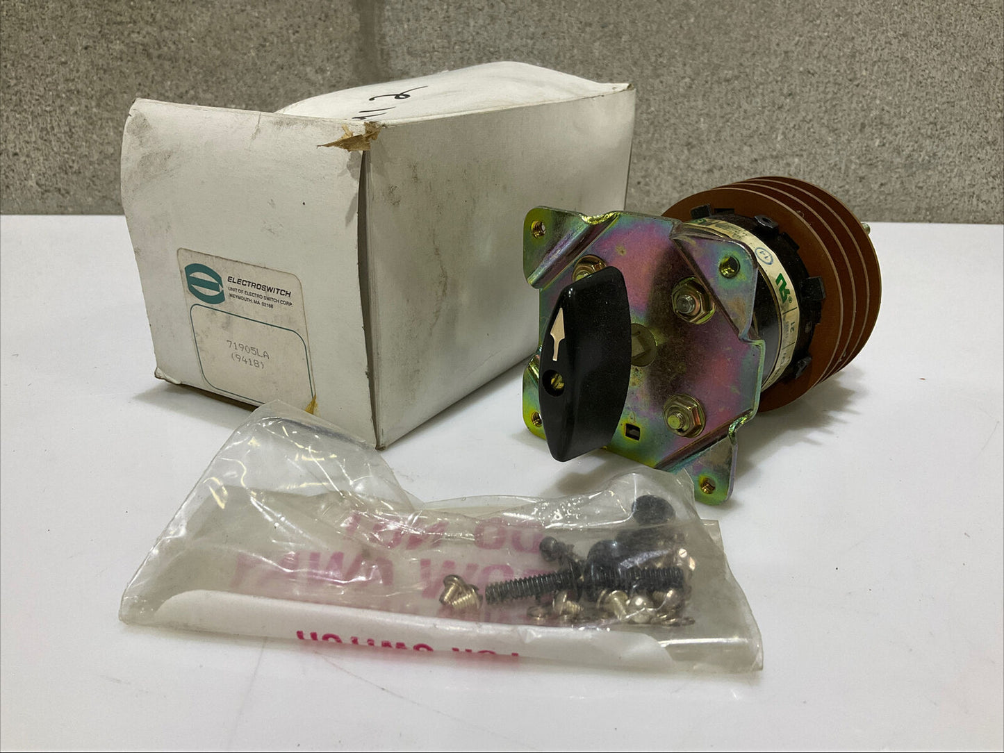 ELECTROSWITCH 71905LA 9739 IGNITOR CONTROL SWITCH SERIES 21 10A 125 VAC 678