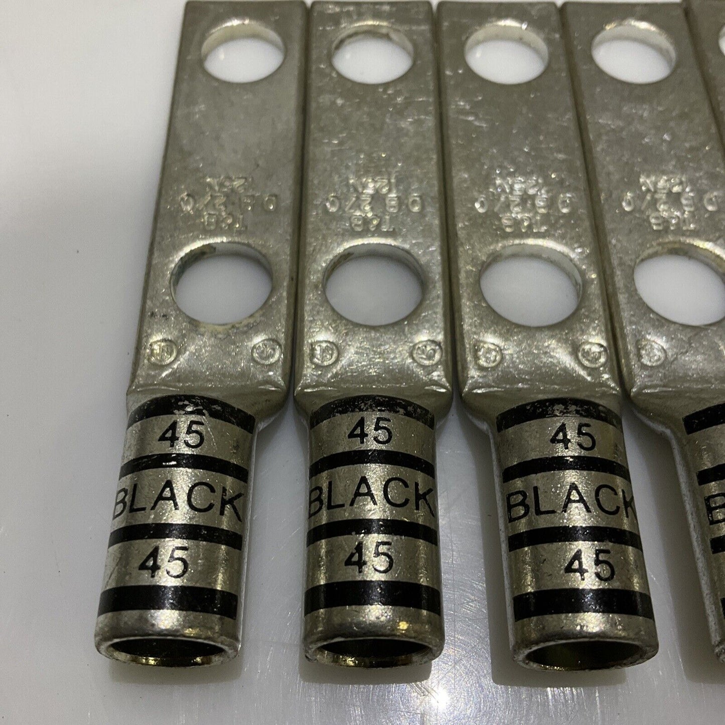 THOMAS & BETTS DB2/0 125N 2 HOLE LUGS 678 LOT OF 7