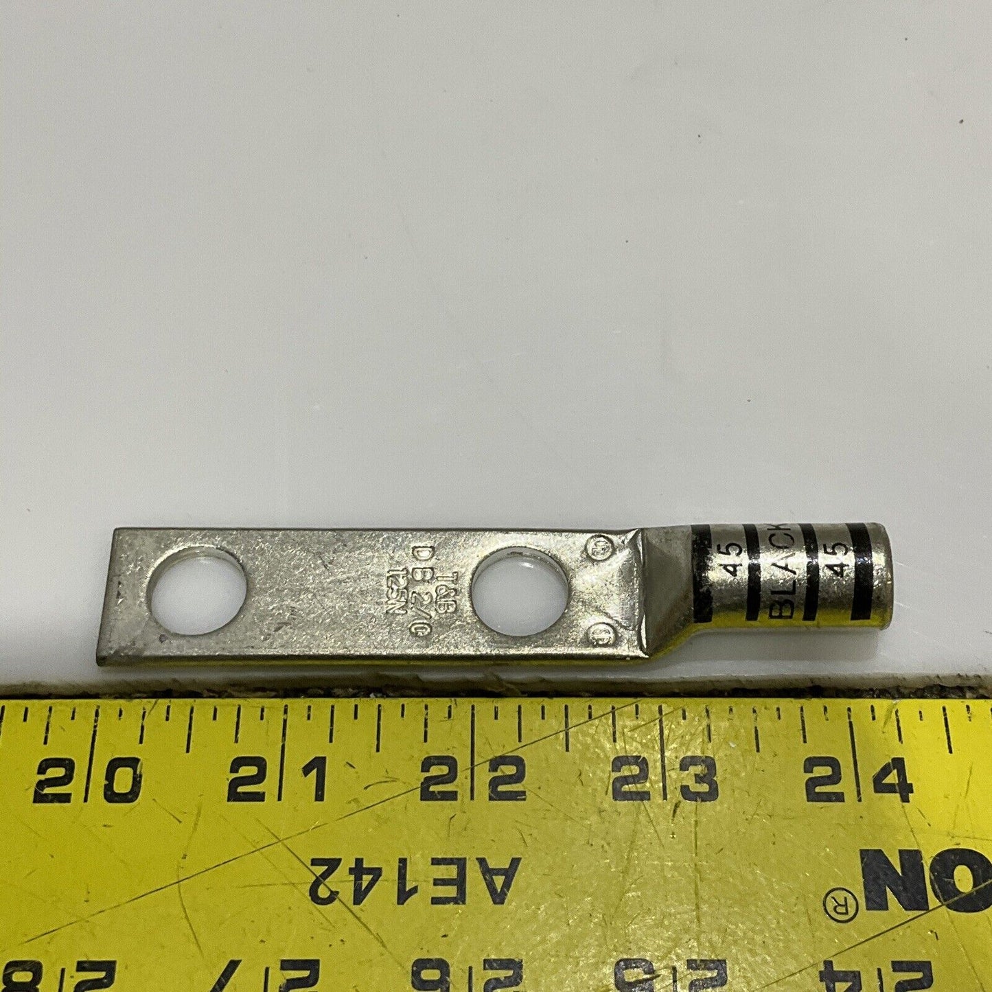 THOMAS & BETTS DB2/0 125N 2 HOLE LUGS 678 LOT OF 7