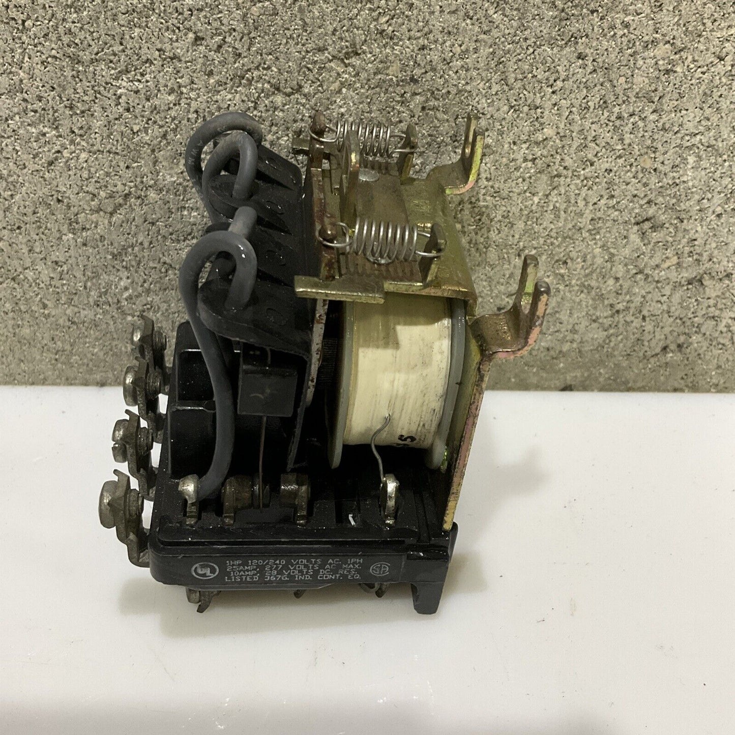 STRUHERS-DUNN PM-17AY-240 RELAY 240VAC 50/60HZ 678