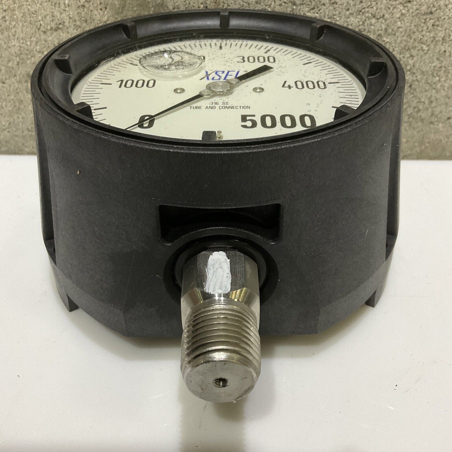 WIKA 9834112 233.34 PRESSURE GAUGE 4.5IN DIAL 1/2IN NPT 0-5000PSI 678