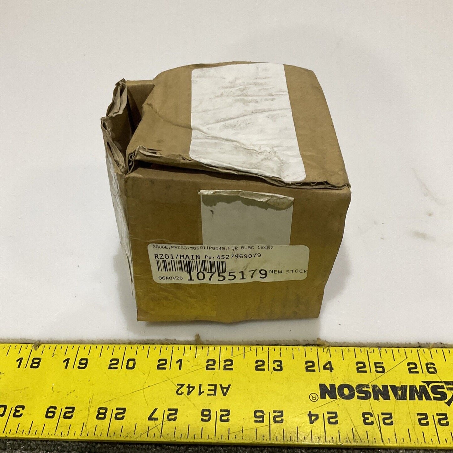 BLAC INC 00011-P-0049 S25874 PRESSURE GAUGE 2.5IN FACE 0-3000 PSI 678