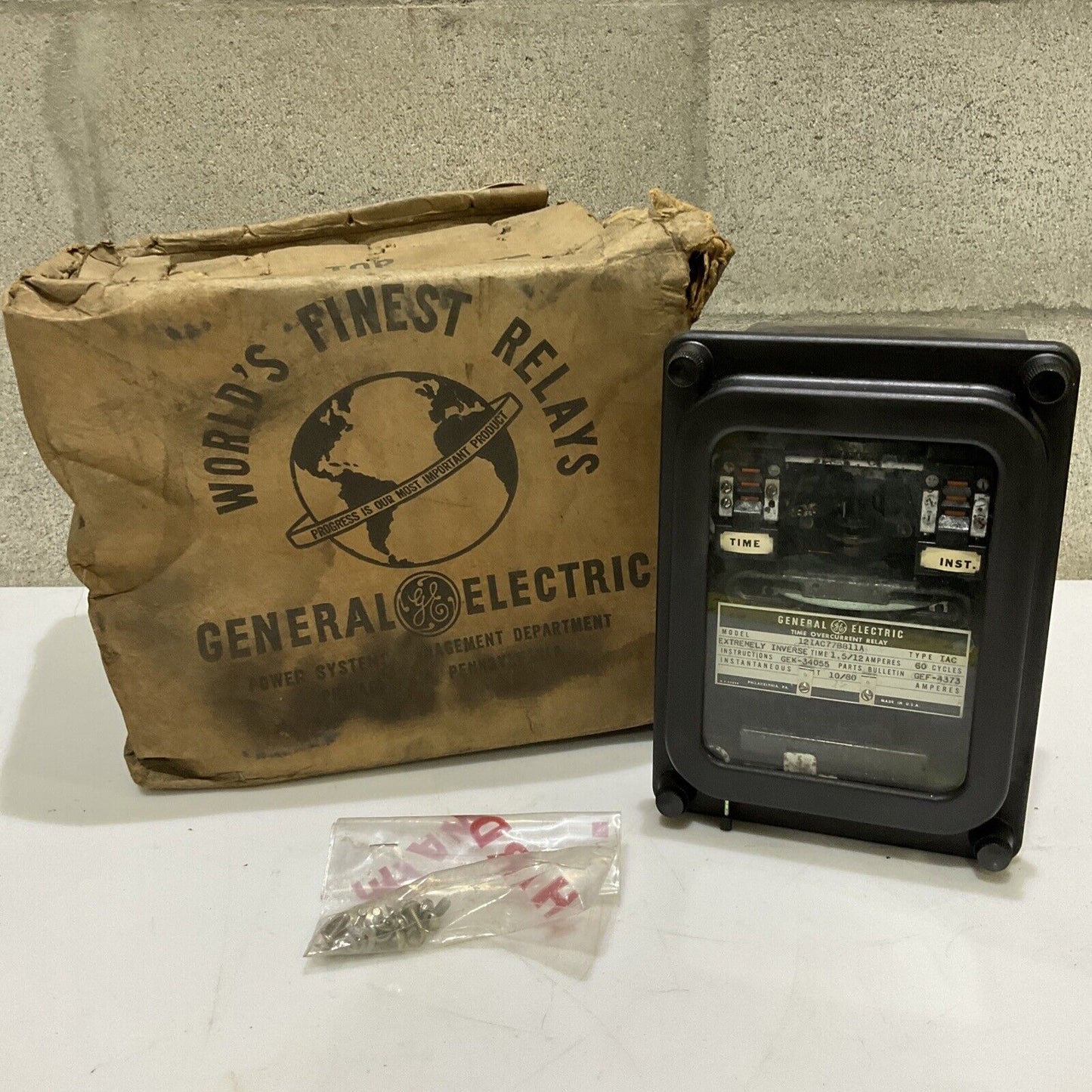 GENERAL ELECTRIC GE 12lAC77B811A TIME OVER CURRENT RELAY 678