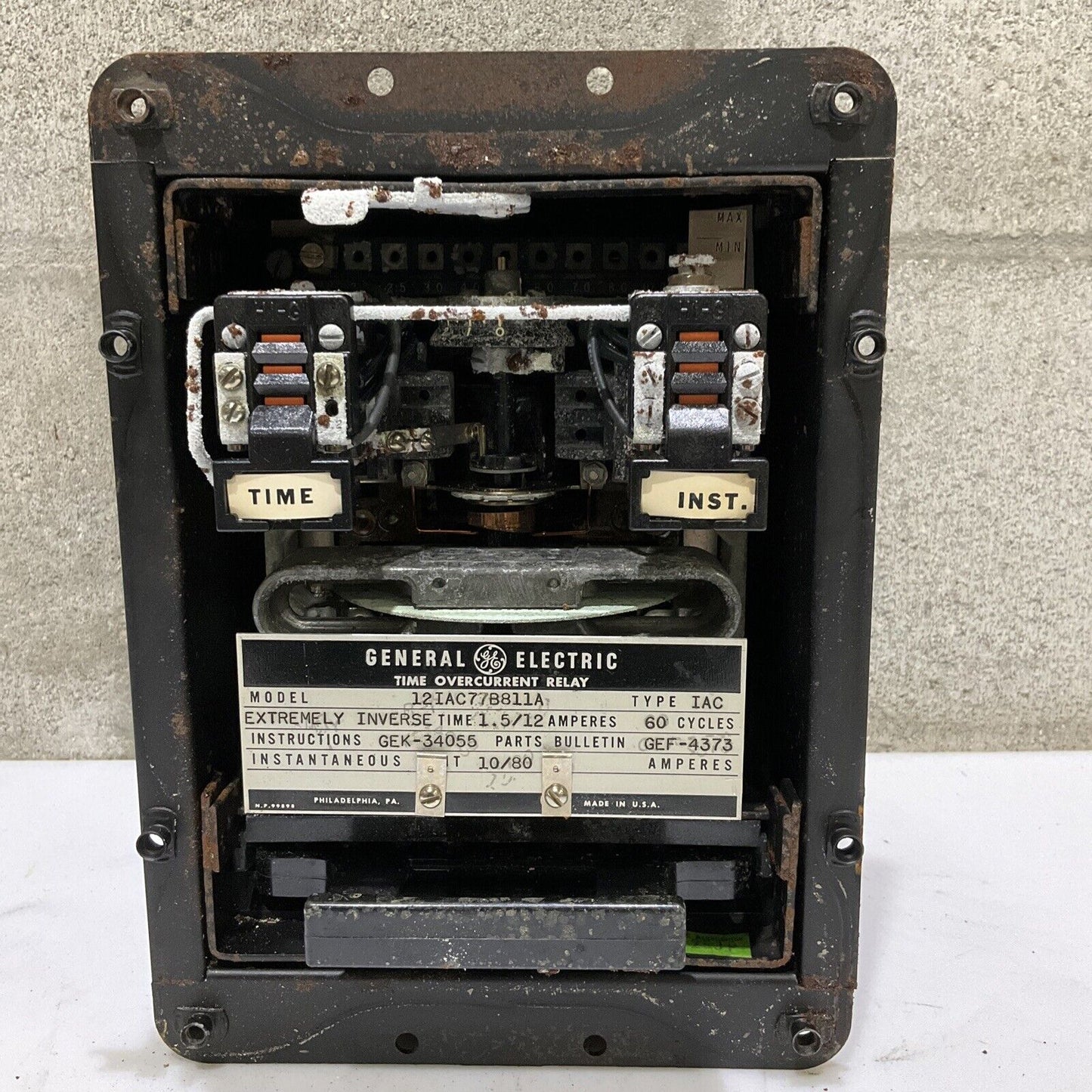 GENERAL ELECTRIC GE 12lAC77B811A TIME OVER CURRENT RELAY 678