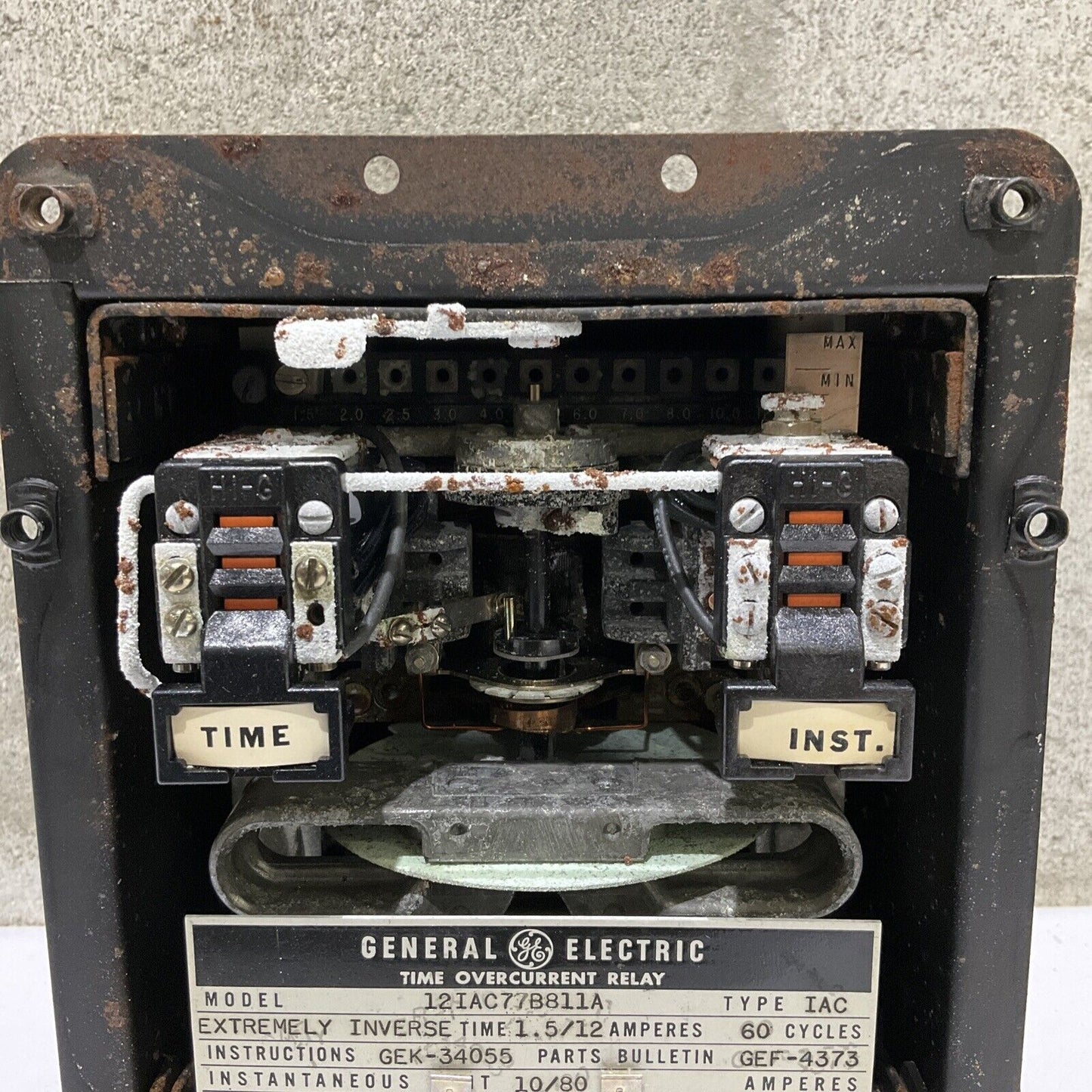 GENERAL ELECTRIC GE 12lAC77B811A TIME OVER CURRENT RELAY 678