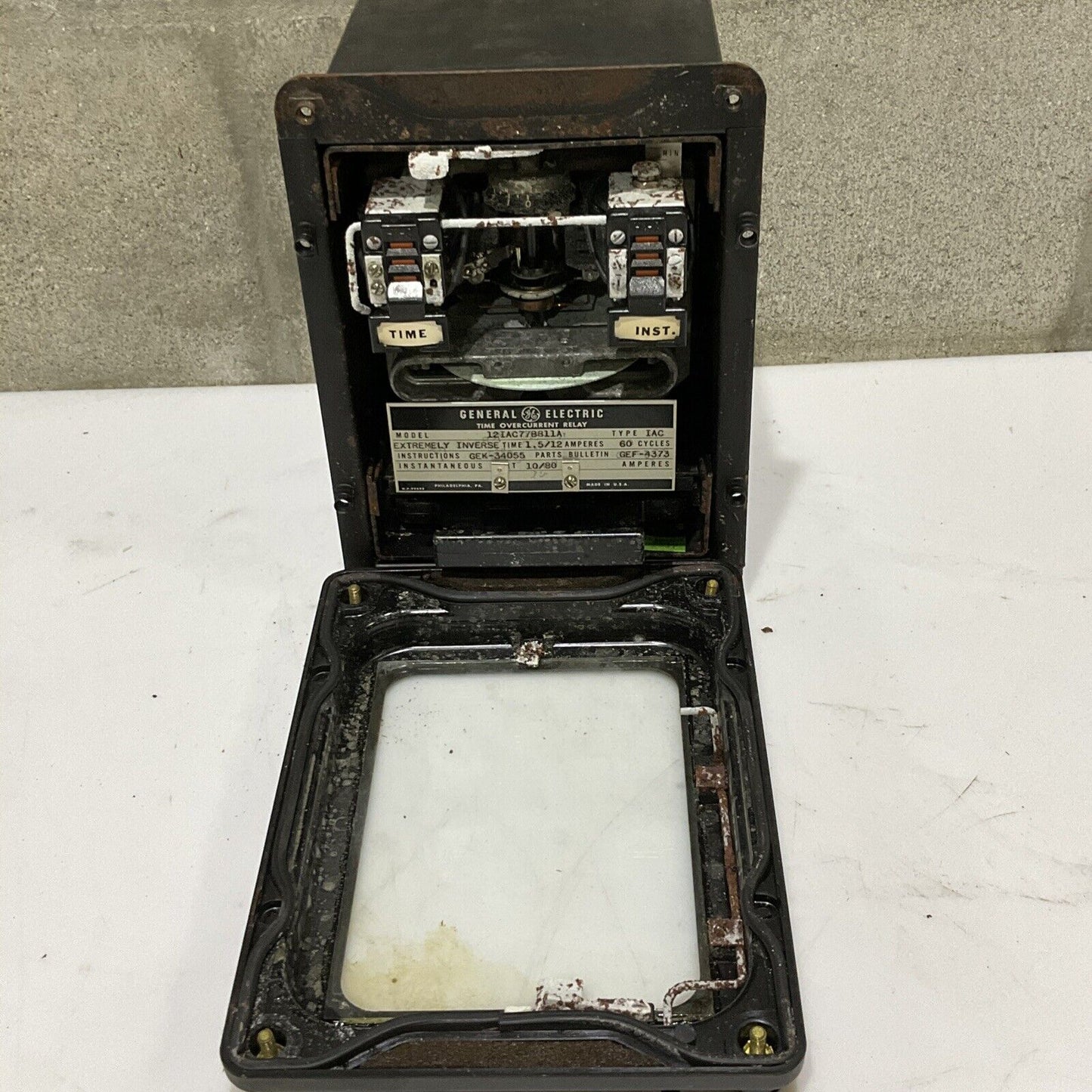 GENERAL ELECTRIC GE 12lAC77B811A TIME OVER CURRENT RELAY 678