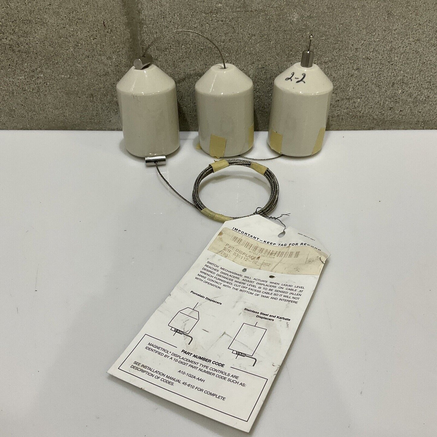 MAGNETROL 005-9817-001 A10-1G2A-AAH LIQUID LEVEL SWITCH PORCELAIN DISPLACER 678