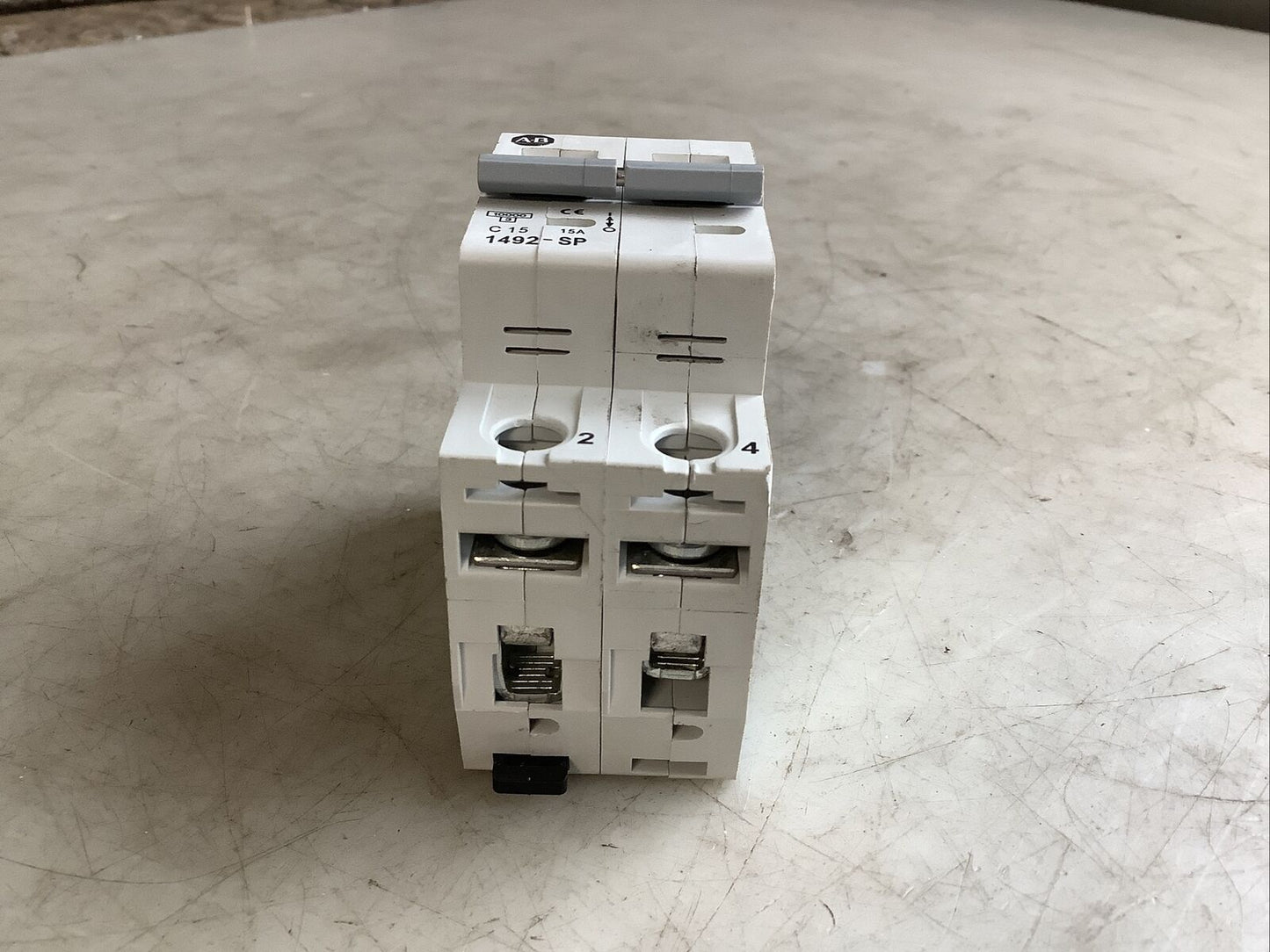 ALLEN BRADLEY 1492-SP2C150 CIRCUIT BREAKER 2 POLE 15A 678