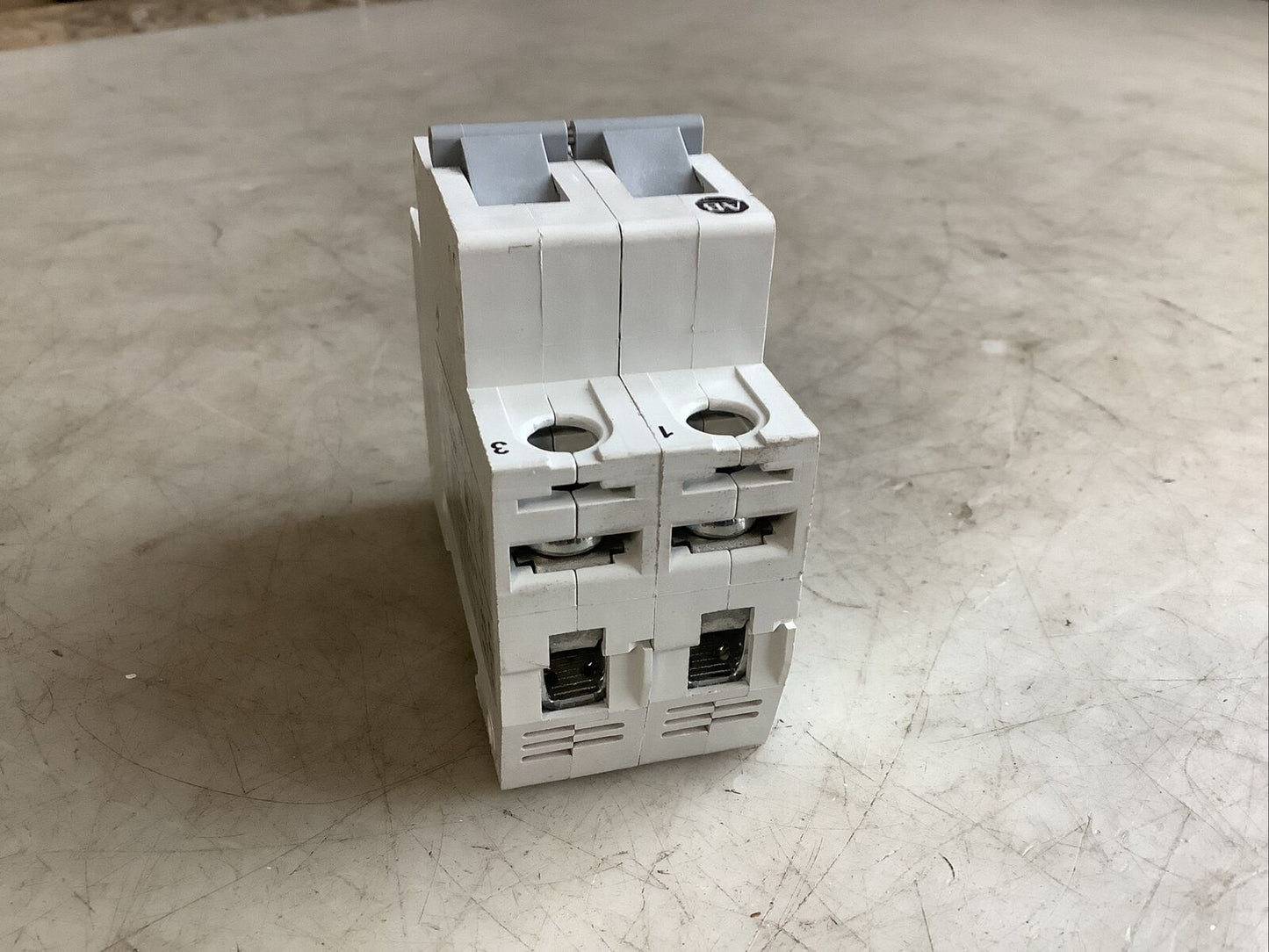 ALLEN BRADLEY 1492-SP2C150 CIRCUIT BREAKER 2 POLE 15A 678