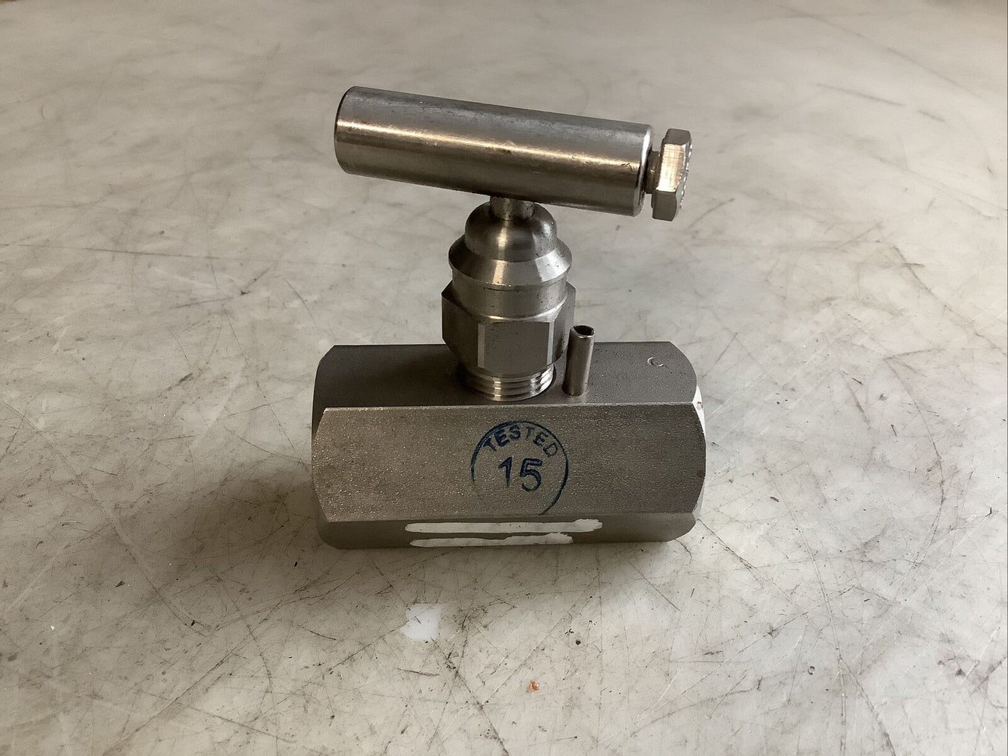 PARKER V-508SCT T-HANDLE VALVE 316SS FEMALE/FEMALE 10000PSI AT 200F 678