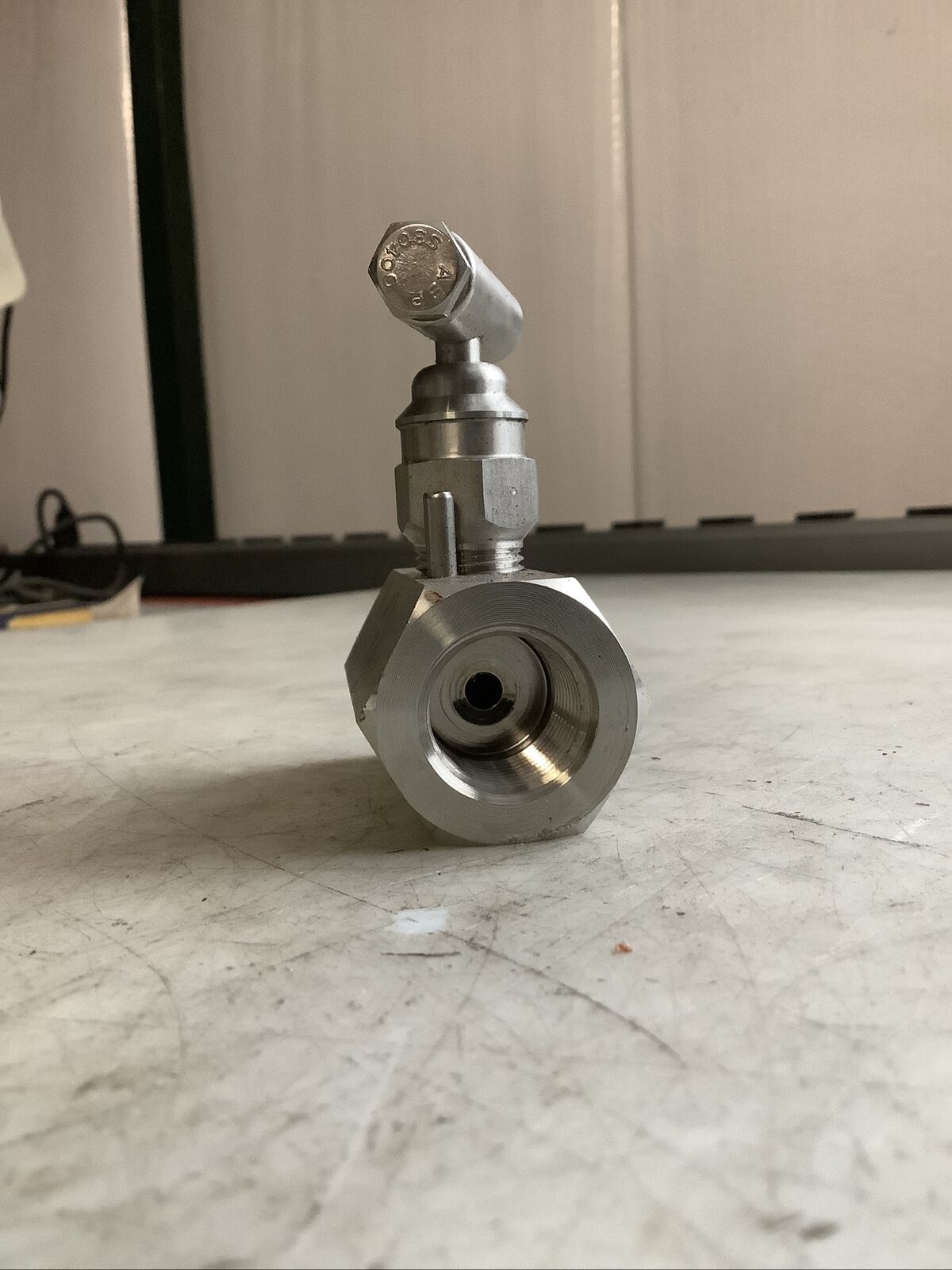 PARKER V-508SCT T-HANDLE VALVE 316SS FEMALE/FEMALE 10000PSI AT 200F 678