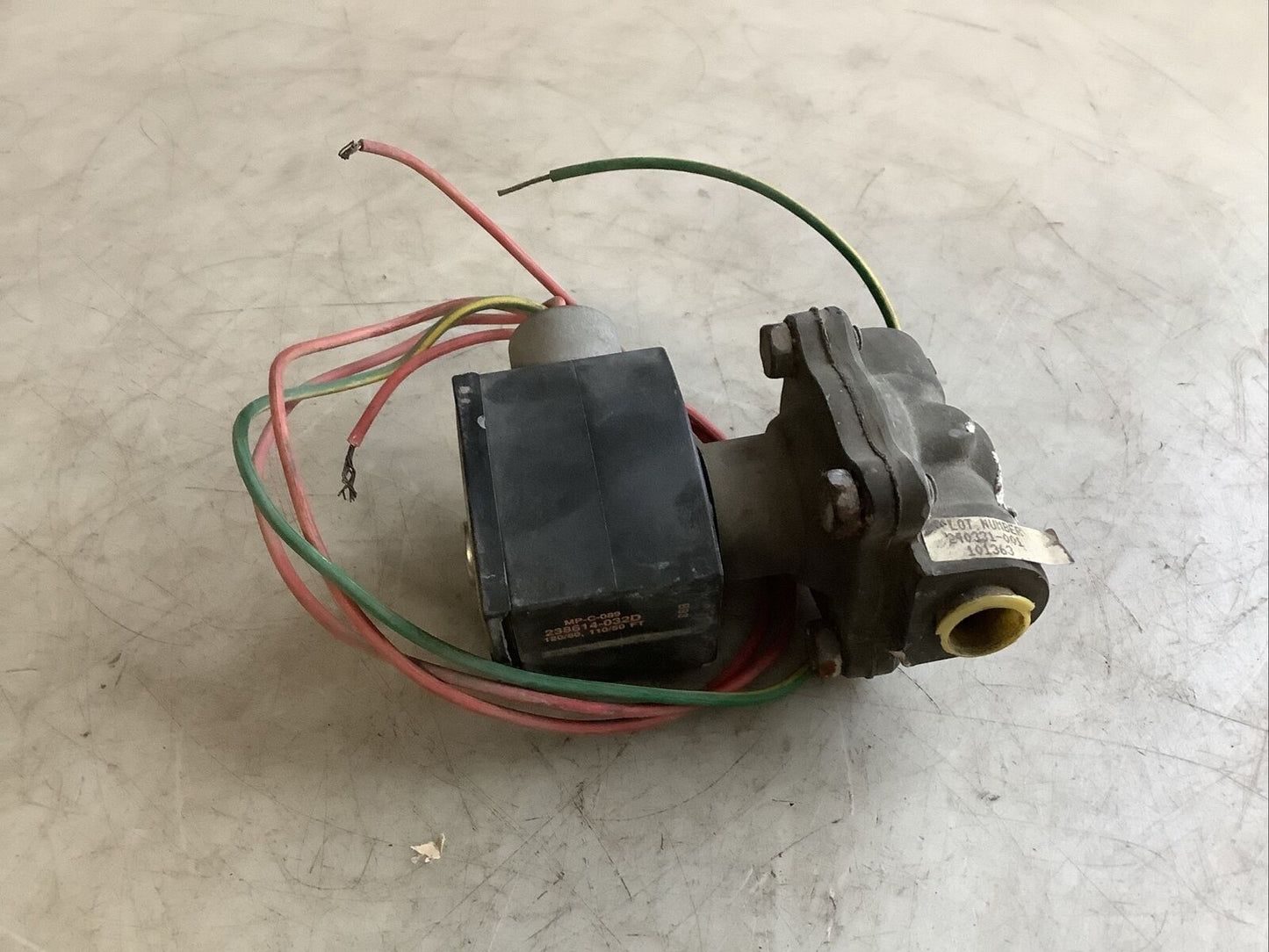 ASCO EF8210G33 SOLENOID VALVE 120/60 110V/50HZ 10.1W 3/8IN 678