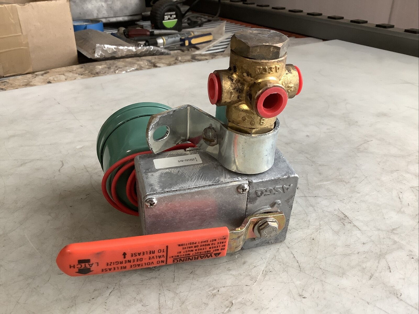 ASCO EF8308B040 MANUAL RESET SOLENOID VALVE 20W 1/4IN 678