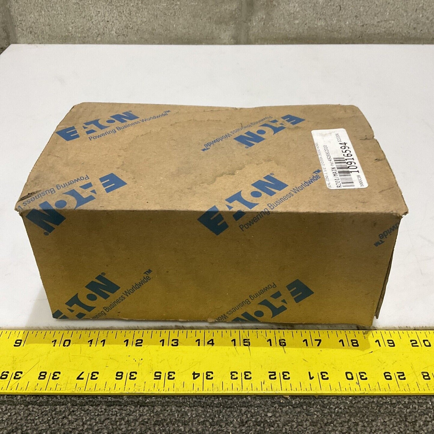 EATON EYDX5 SA FEMALE HUB SEALING FITTING WITH DRAINS 1 1/2IN FEMALE 678