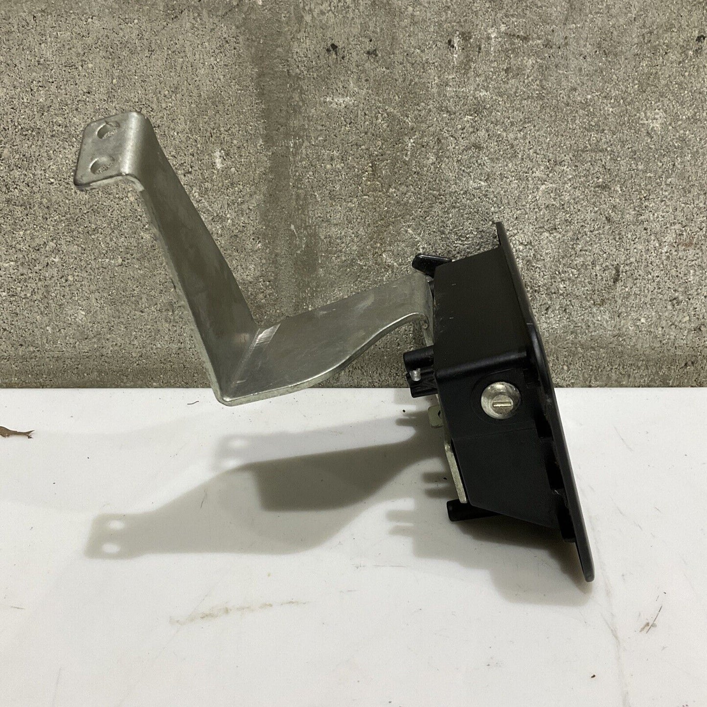 CAT 1640044 43K ORIGINAL CAT EXCAVATOR DOOR HANDLE 107