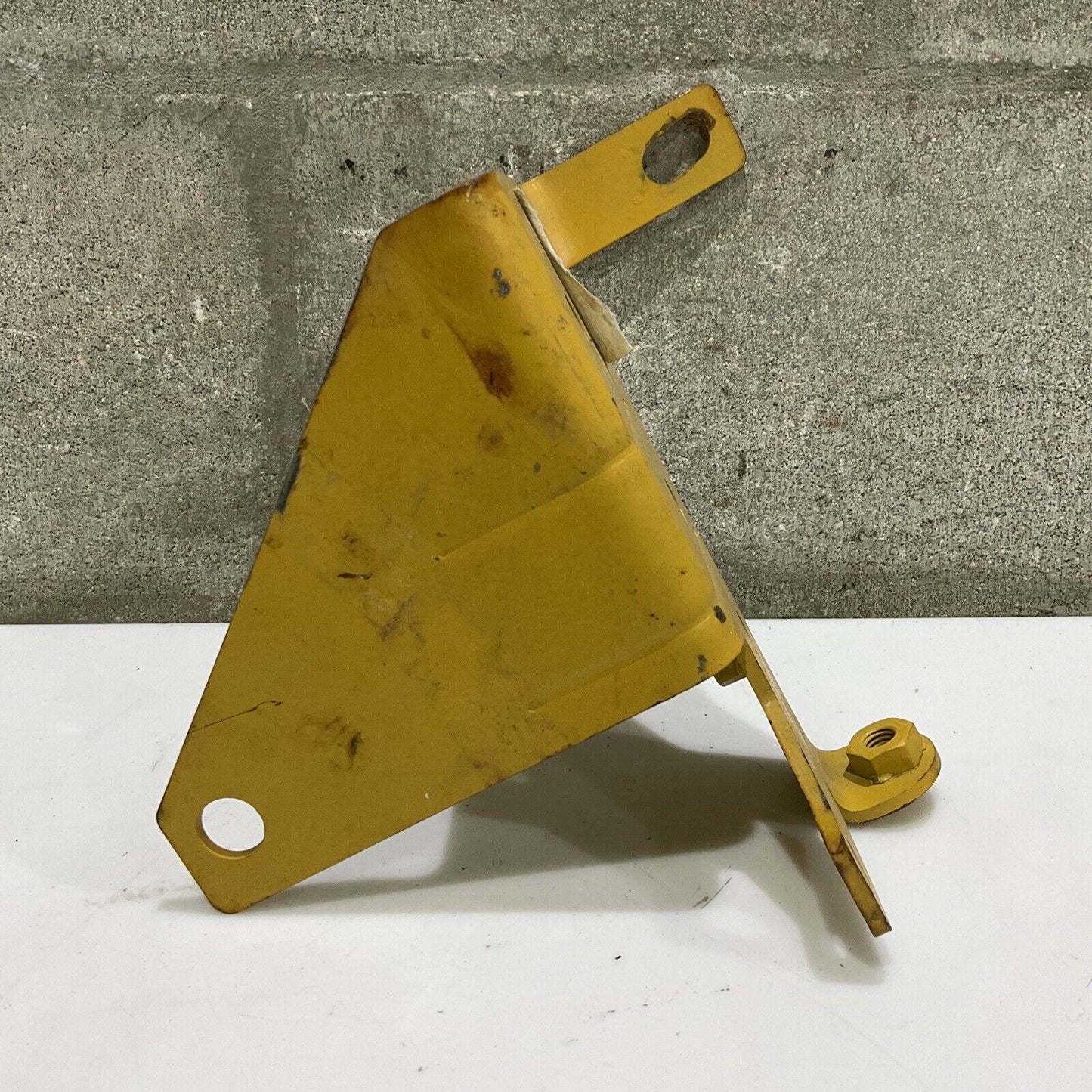 CAT 476-5483 BRACKET 107