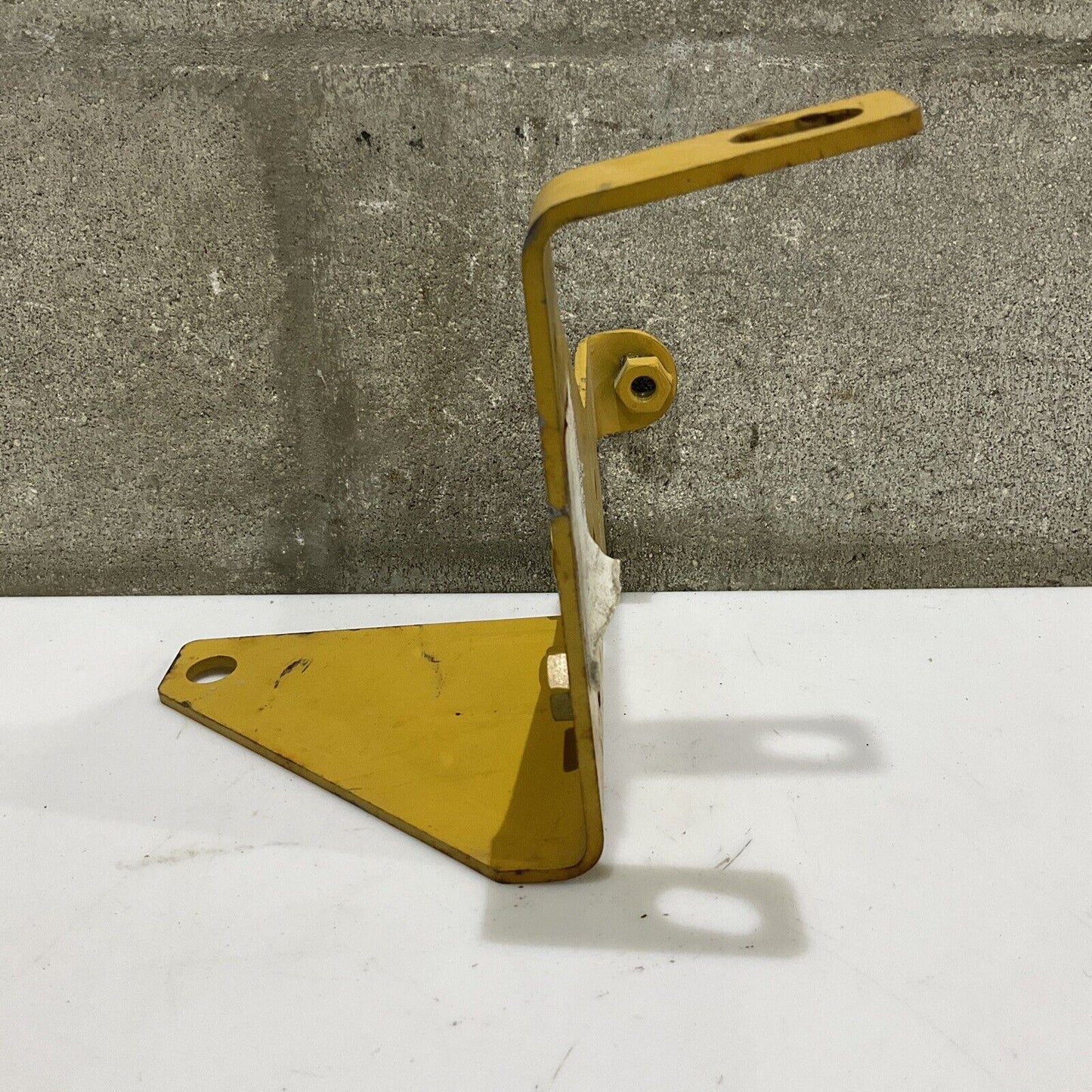 CAT 476-5483 BRACKET 107