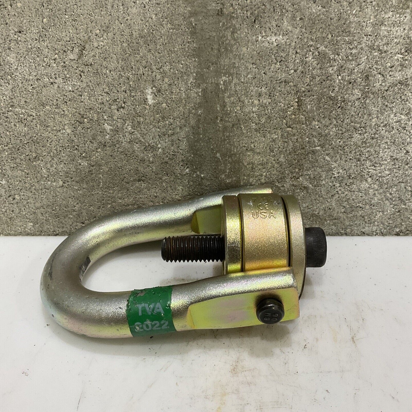 CROSBY F-2 7XK CE SWIVEL HOIST RING TORQUE 28 FT LBS WLL 2500 LBS 107