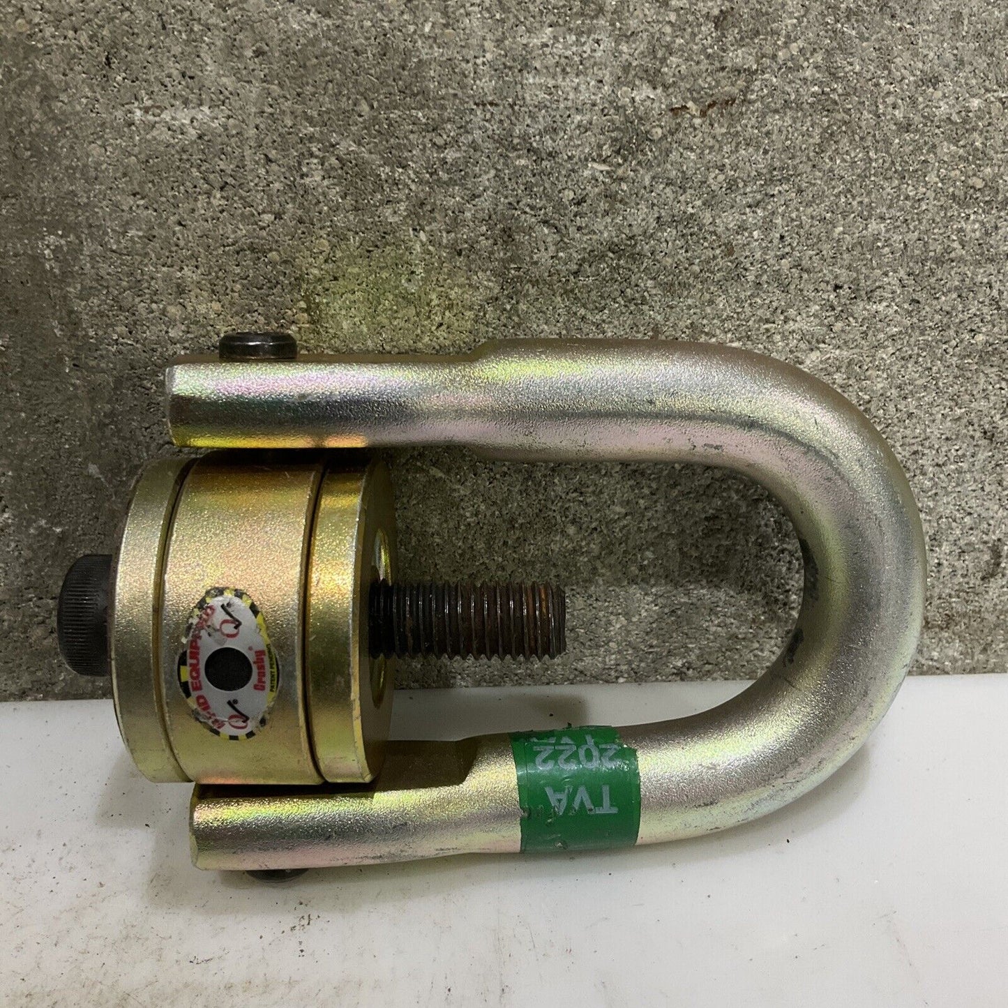 CROSBY F-2 7XK CE SWIVEL HOIST RING TORQUE 28 FT LBS WLL 2500 LBS 107
