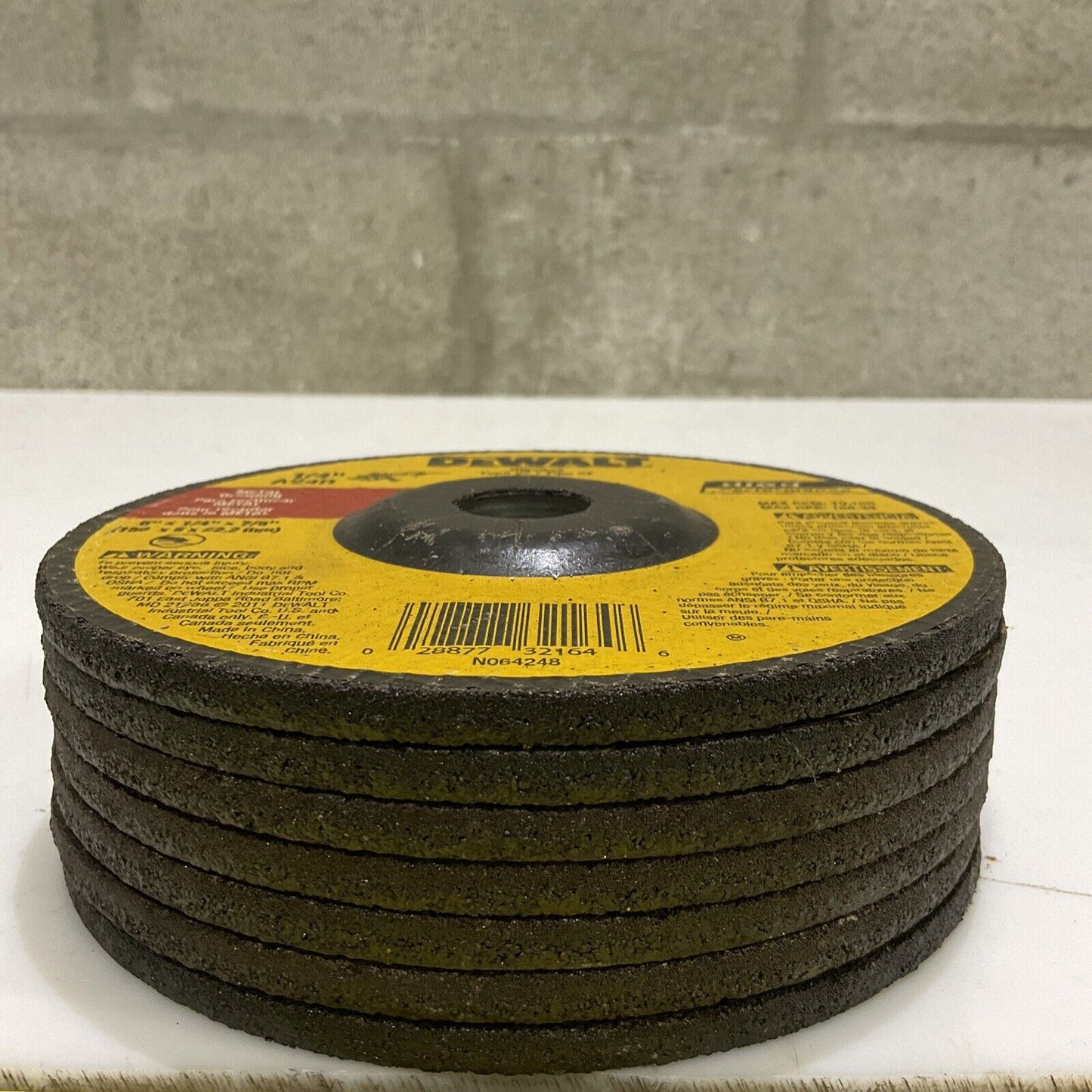 DEWALT DW4624 TYPE 27 METAL GRINDING 1/4IN A24R 6 X 1/4 X 7/8 107 LOT OF 7