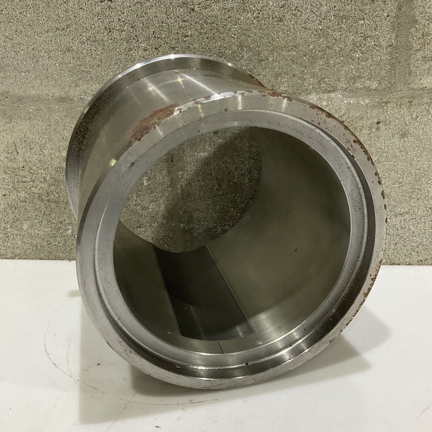 FES INTL 350-000040-321 R32083 147530 H29-2 OUTLET BEARING JOURNAL 678