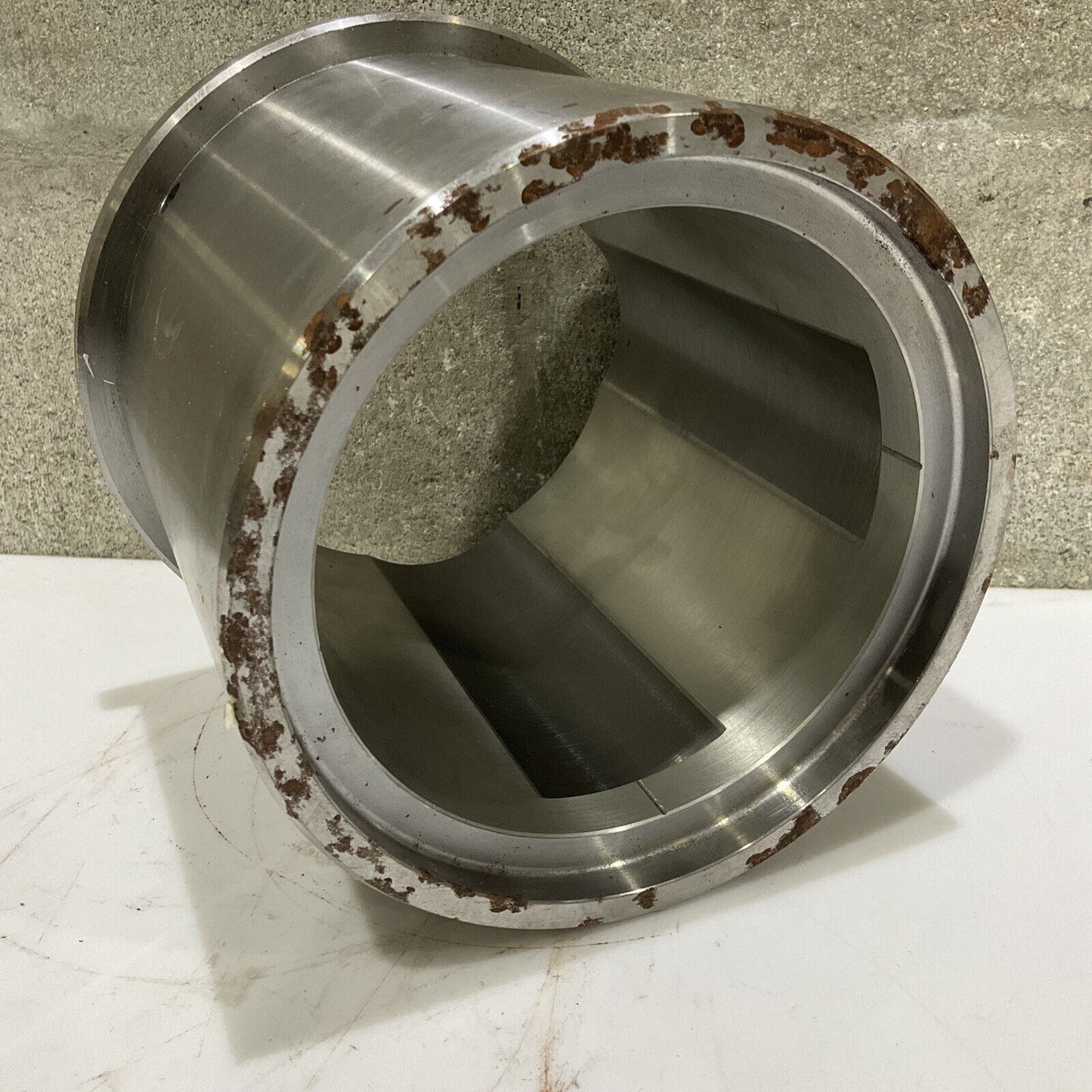 FES INTL 350-000040-321 R32083 147530 H29-2 OUTLET BEARING JOURNAL 678
