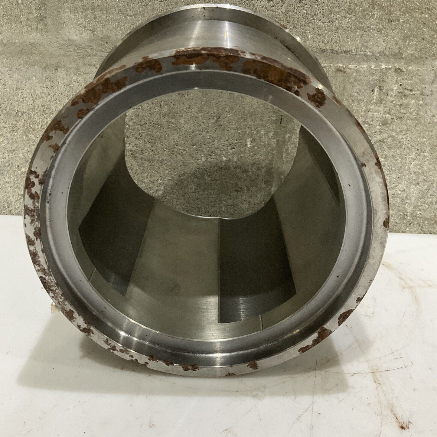 FES INTL 350-000040-321 R32083 147530 H29-2 OUTLET BEARING JOURNAL 678
