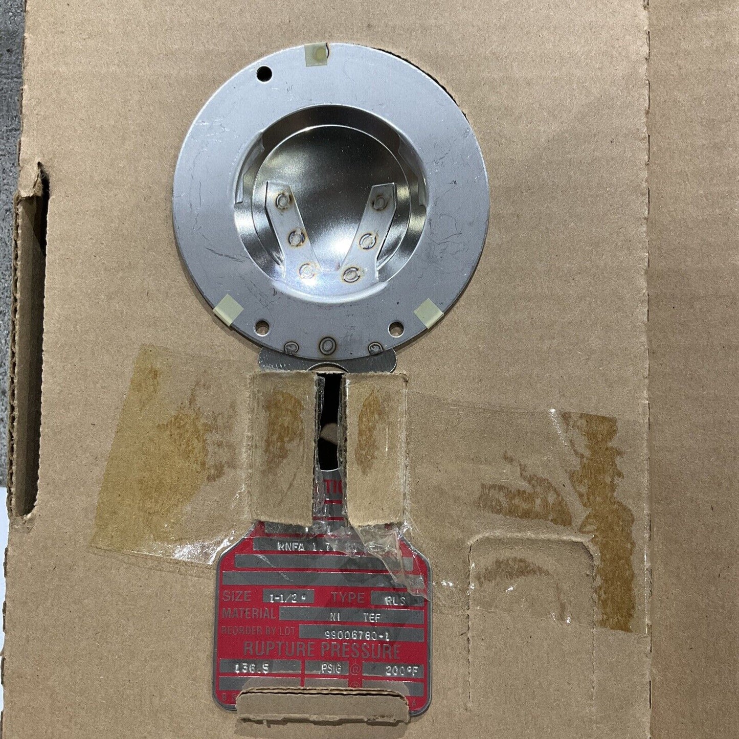 BS&B S-90 JRS AND RLS RUPTURE DISK 1 1/2 IN 99006780-1 136.5 PSIG 200 F 555