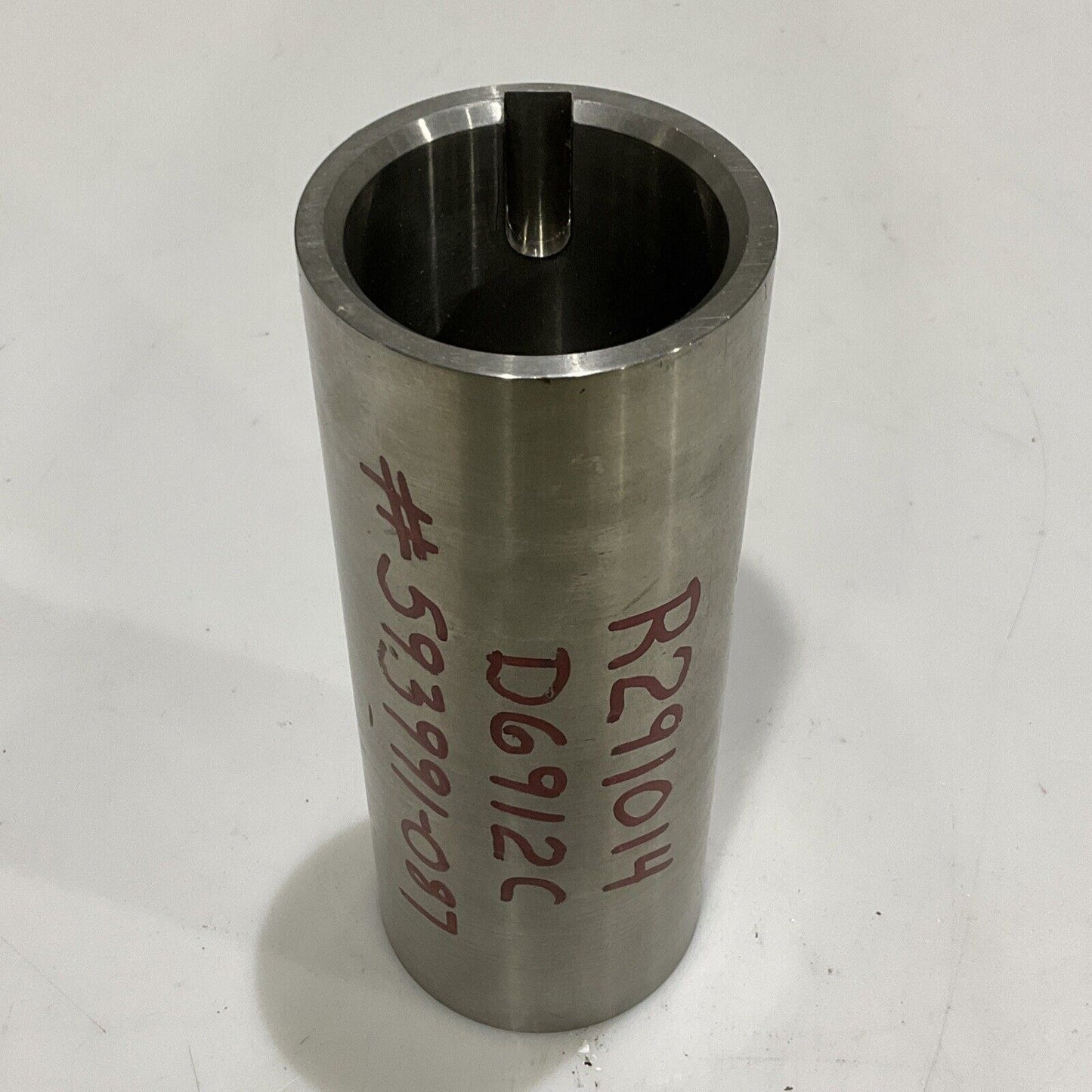 HAZELTON 593991-087 SHAFT SLEEVE 678