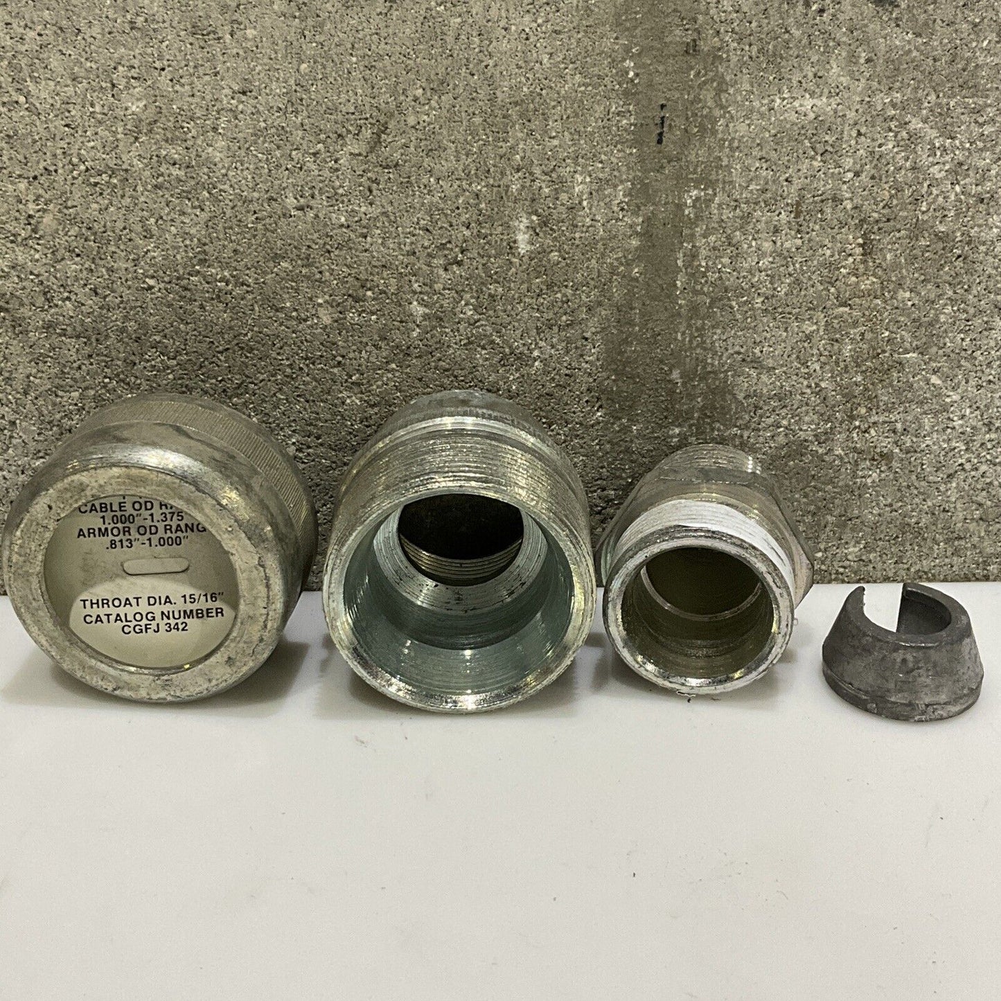 CROUSE HINDS CGFJ 342 CABLE CONNECTOR 1” NPT CABLE OD 1”-1.375” LOT OF 3