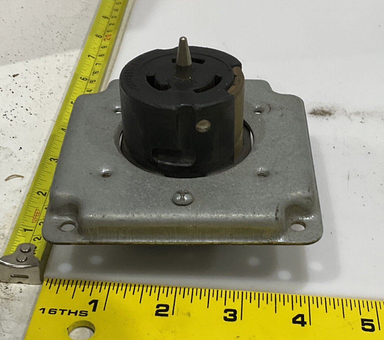 P&S LEGRAND TURN LOCKING CONNECTOR 50A 480V IN JUNCTION BOX