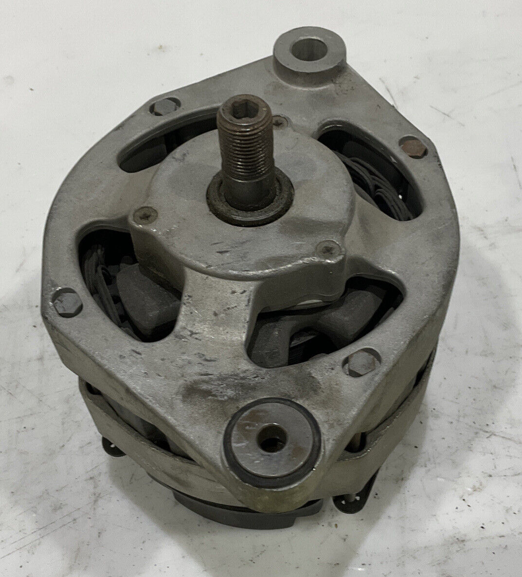 HUGO 13 0372 ALTERNATOR 28V VALEO 02469523 60A