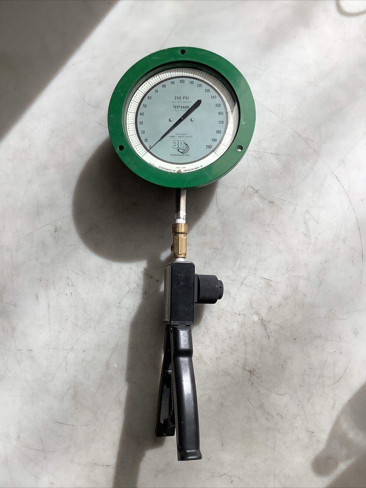 3D INSTRUMENTS INC 545-23A PRESSURE GAUGE 0-200PSI W/ 8110-300 HANDPUMP 476
