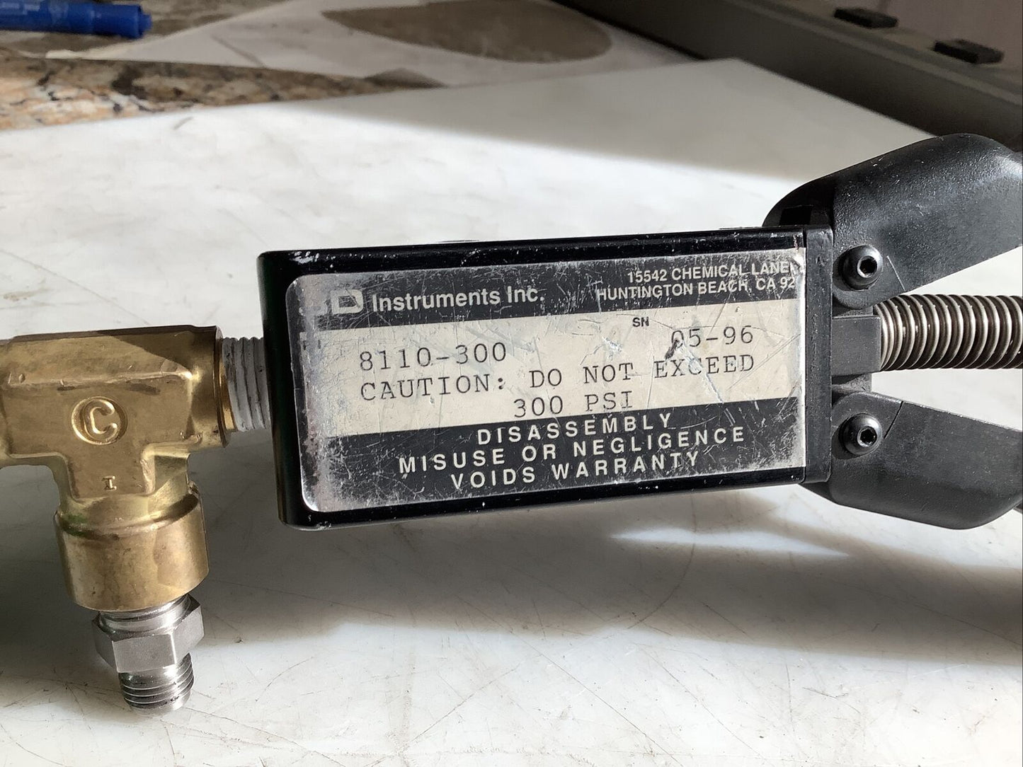 3D INSTRUMENTS INC 545-23A PRESSURE GAUGE 0-200PSI W/ 8110-300 HANDPUMP 476