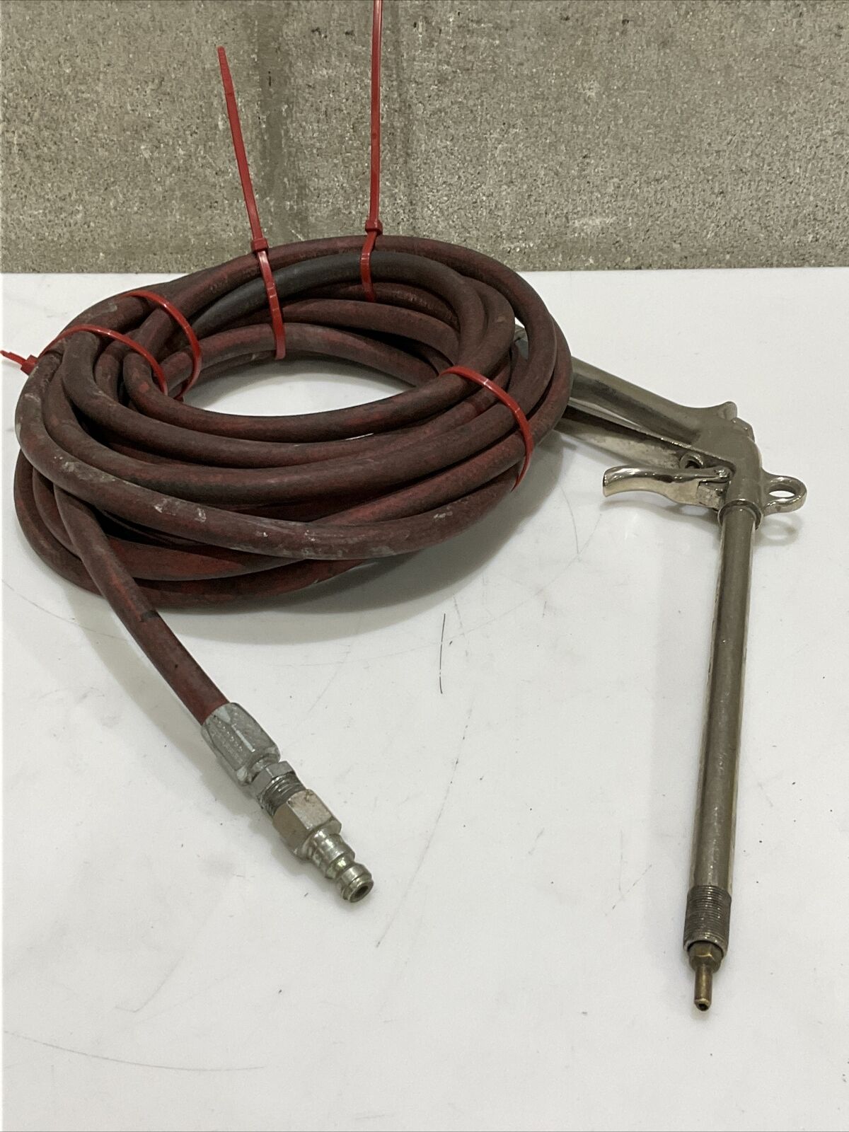 BINK 140B SUCTION SPRAY GUN W/ DUROFLEX HOSE 250 PSI 476