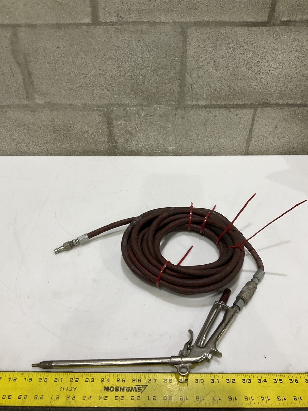 BINK 140B SUCTION SPRAY GUN W/ DUROFLEX HOSE 250 PSI 476