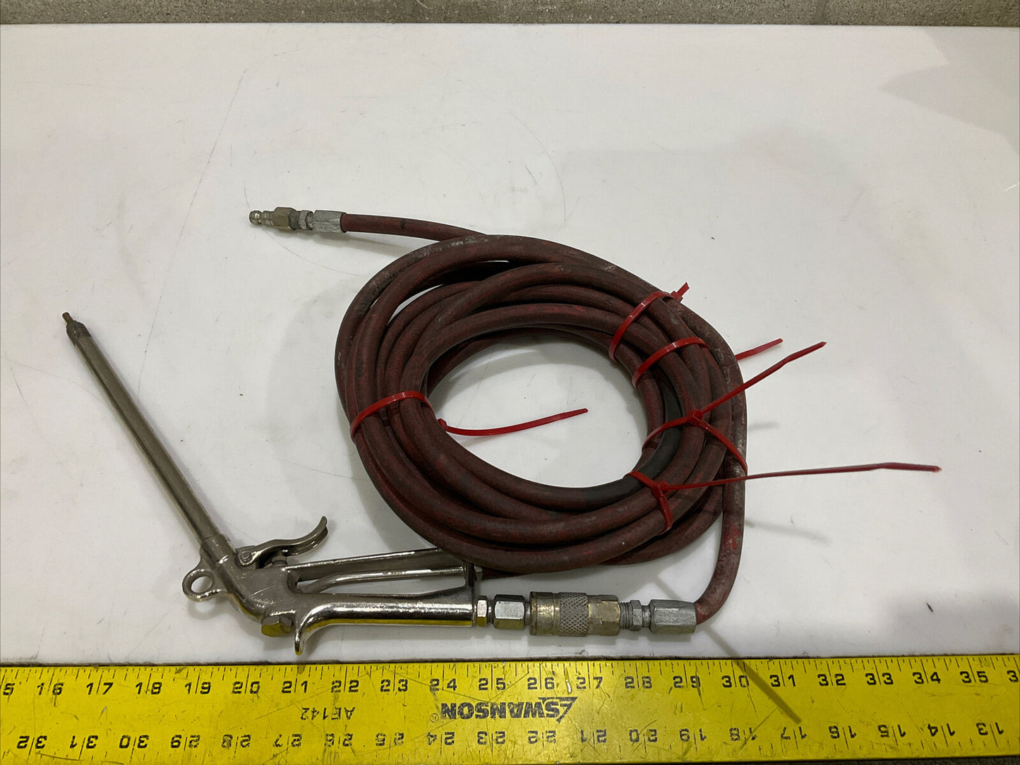 BINK 140B SUCTION SPRAY GUN W/ DUROFLEX HOSE 250 PSI 476
