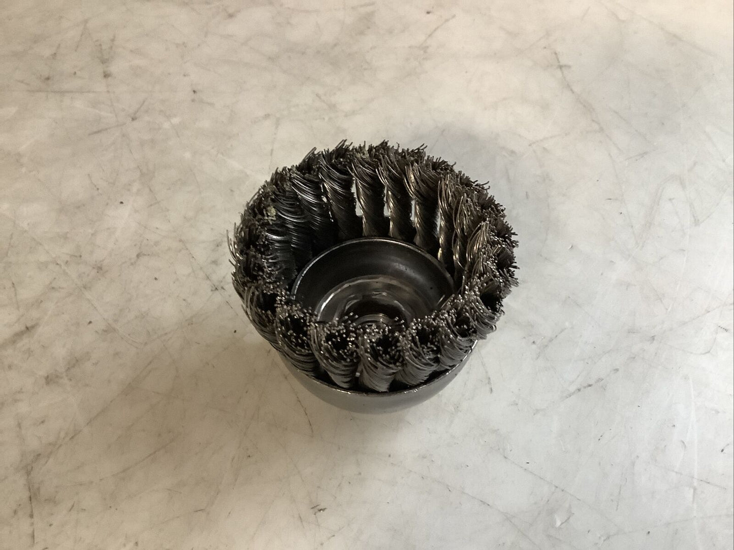 WEILER 13025 SINGLE ROW KNOT CUP BRUSH 2-3/4IN 5/8IN-11 NUT 476